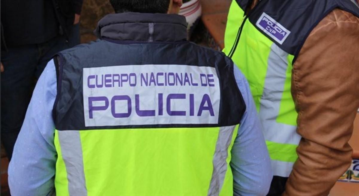 Agentes de la Policía Nacional. Agentes de la Policía Nacional.
