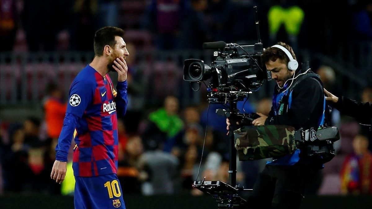 Messi, durante el partido ante el Slavia de Praga en el Camp Nou. Messi, durante el partido ante el Slavia de Praga en el Camp Nou.