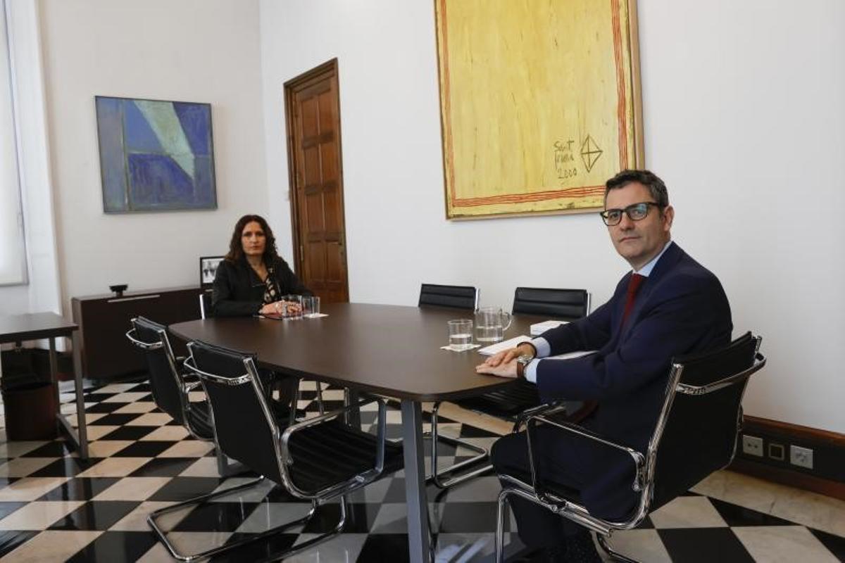 El ministro de la Presidencia, Félix Bolaños, y la ’consellera’ de Presidència, Laura Vilagrà, posan al comienzo de su reunión este 24 de abril de 2022 en Barcelona, en el Palau de la Generalitat. El ministro de la Presidencia, Félix Bolaños, y la ’consellera’ de Presidència, Laura Vilagrà, posan al comienzo de su reunión este 24 de abril de 2022 en Barcelona, en el Palau de la Generalitat.