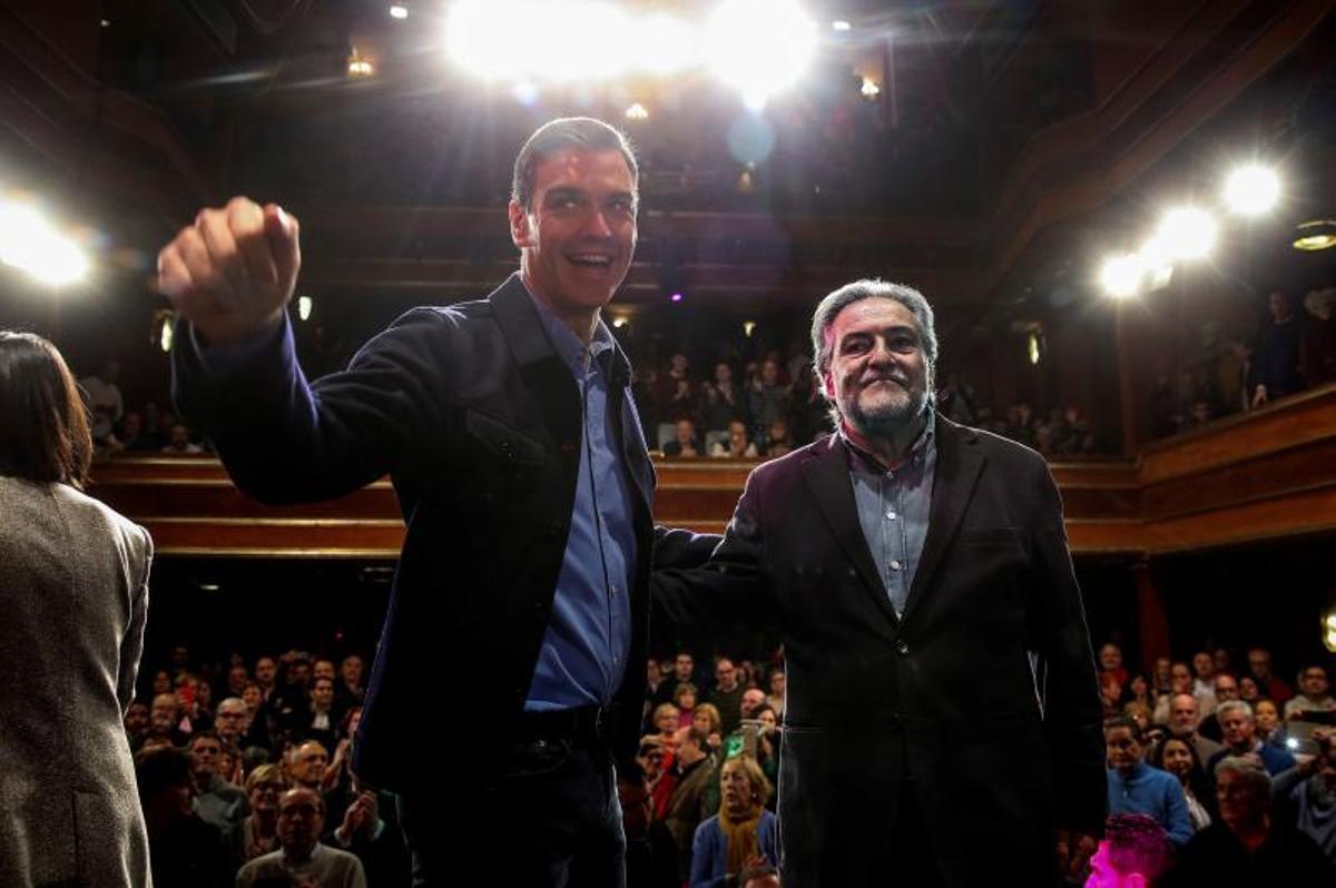 El presidente del Gobierno, Pedro Sánchez, presenta la candidatura de Pepu Hernández como candidato del PSOE al Ayuntamiento de Madrid, el 3 de febrero de 2019 en el teatro La Latina de la capital.