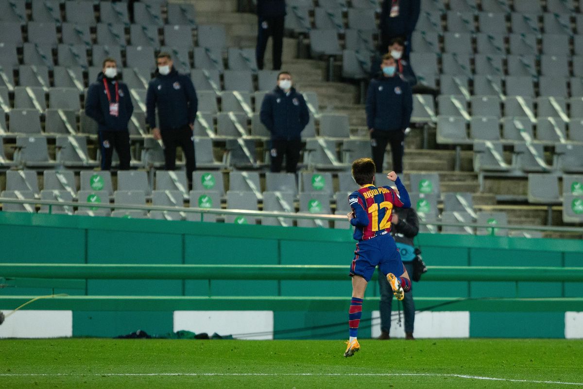 Riqui Puig celebra su gol. Riqui Puig celebra su gol.