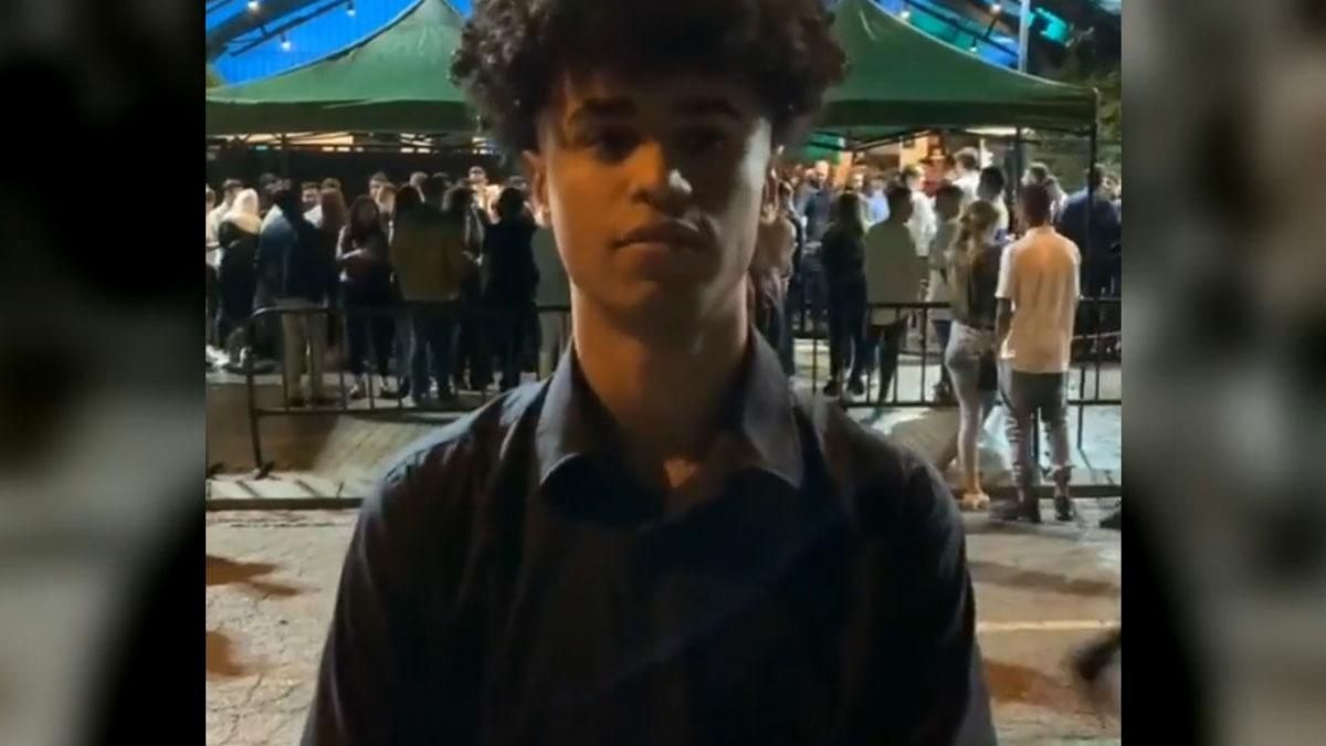Un chico denuncia que le prohíben la entrada en la discoteca Waka Sabadell por ser negro.