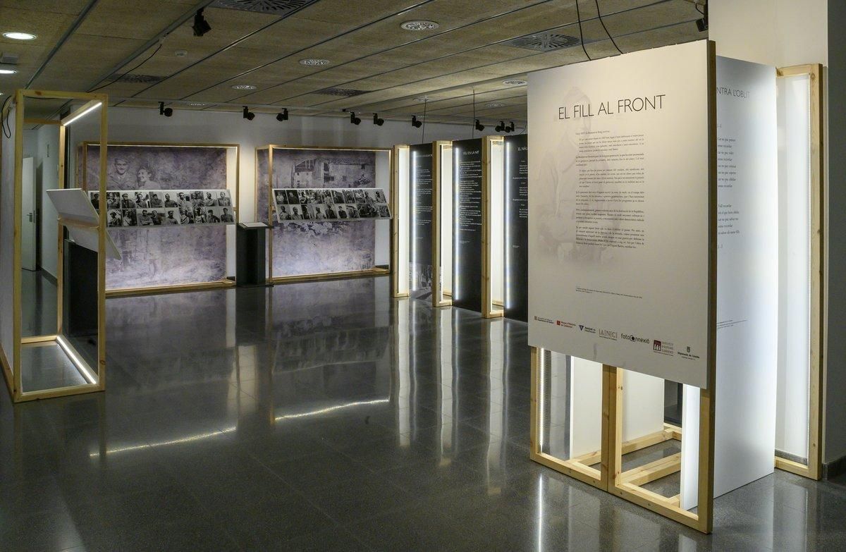 Aspecto de la entrada a la exposición del Centre Cultural Albareda. Aspecto de la entrada a la exposición del Centre Cultural Albareda.