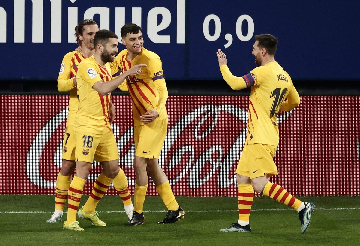 Los barcelonistas Jordi Alba y Messi (d) celebran el gol del 0-1 ante Osasuna. Los barcelonistas Jordi Alba y Messi (d) celebran el gol del 0-1 ante Osasuna.