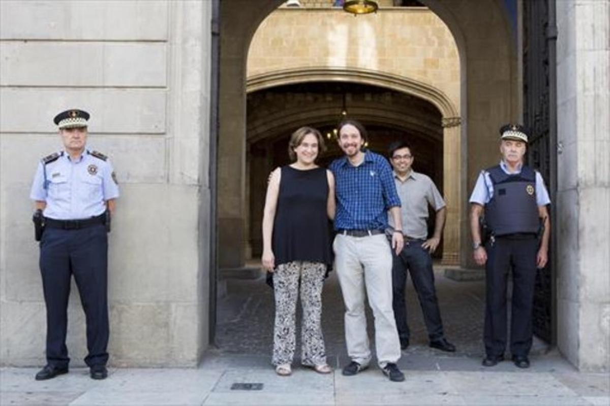 Colau e Iglesias, el pasado 26 de junio en el Ayuntamiento de Barcelona.