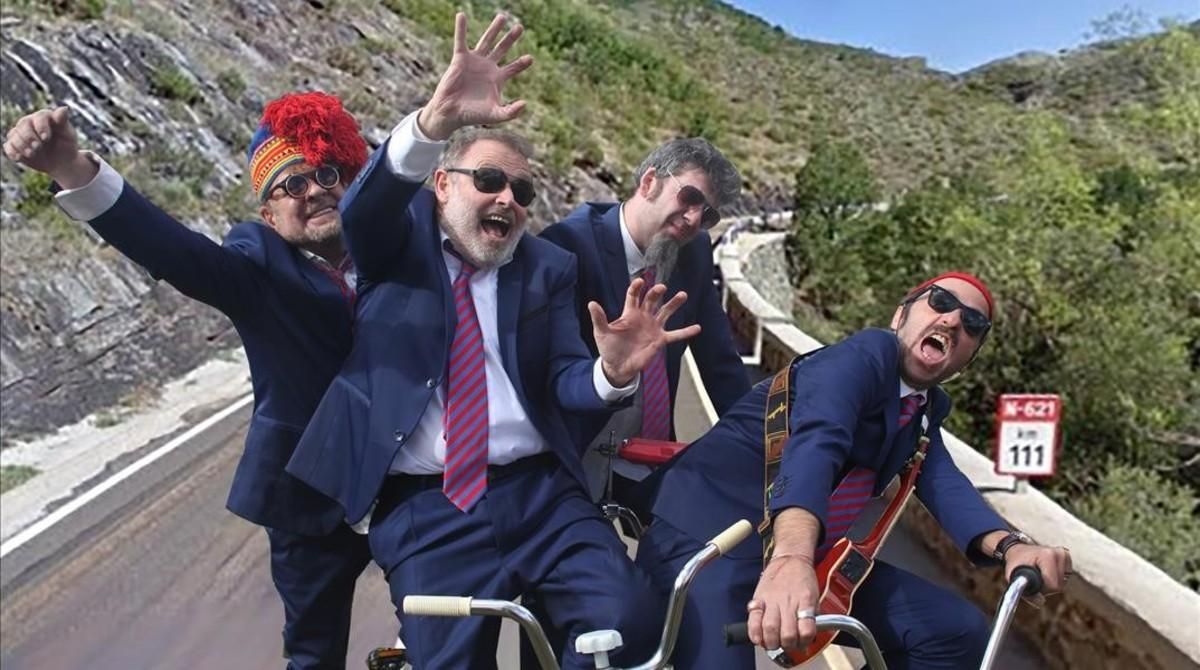Los Toreros Muertos. Pablo Carbonell es el segundo por la izquierda. Los Toreros Muertos. Pablo Carbonell es el segundo por la izquierda.