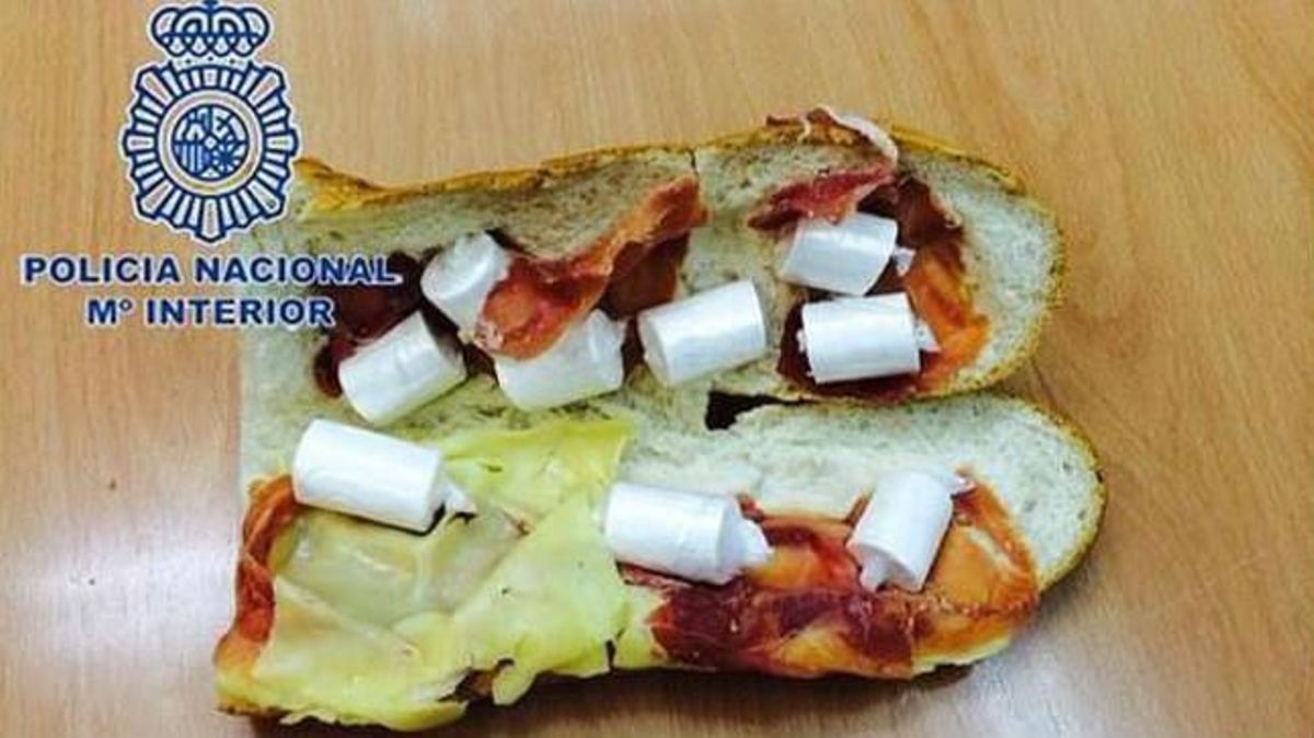 El bocata de jamón, queso y cápsulas de cocaína. El bocata de jamón, queso y cápsulas de cocaína.
