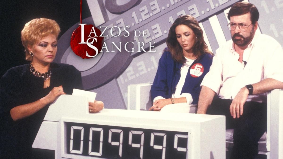 Chicho Ibáñez Serrador junto a Lydia Bosch y Mayra Gómez Kemp en ’Lazos de sangre’ Chicho Ibáñez Serrador junto a Lydia Bosch y Mayra Gómez Kemp en ’Lazos de sangre’