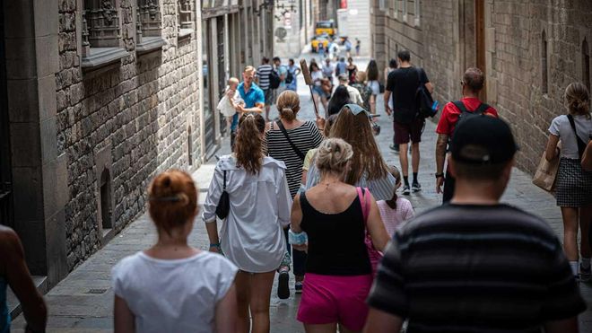 Barcelona aprueba limitar a 15 personas los grupos de turistas entre dudas de si puede hacerlo