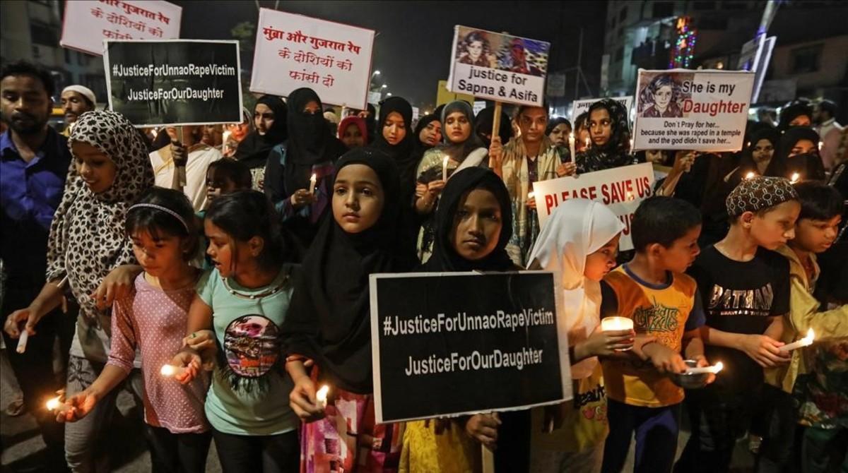 Un tribunal de l'Índia condemna a mort dos acusats de violar una nena de set anys