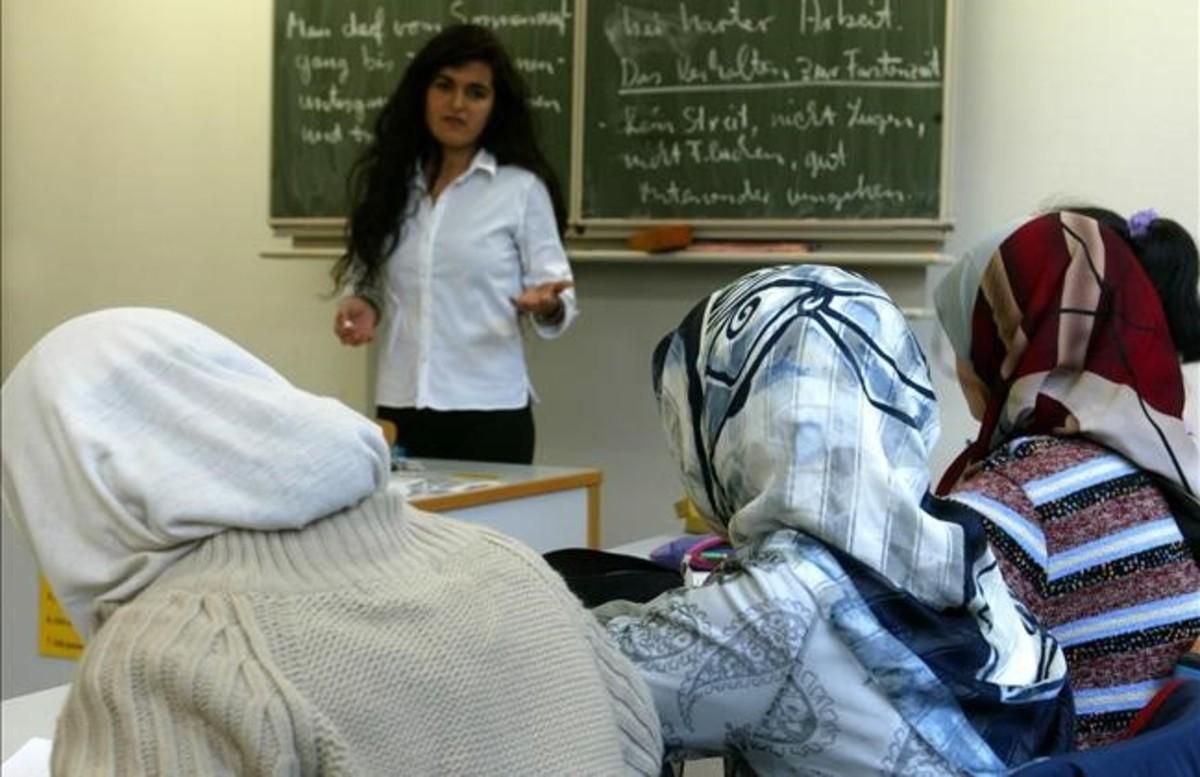 Unas niñas musulmanas asisten a clase en una escuela de Bremen, en el noroeste de Alemania. Unas niñas musulmanas asisten a clase en una escuela de Bremen, en el noroeste de Alemania.