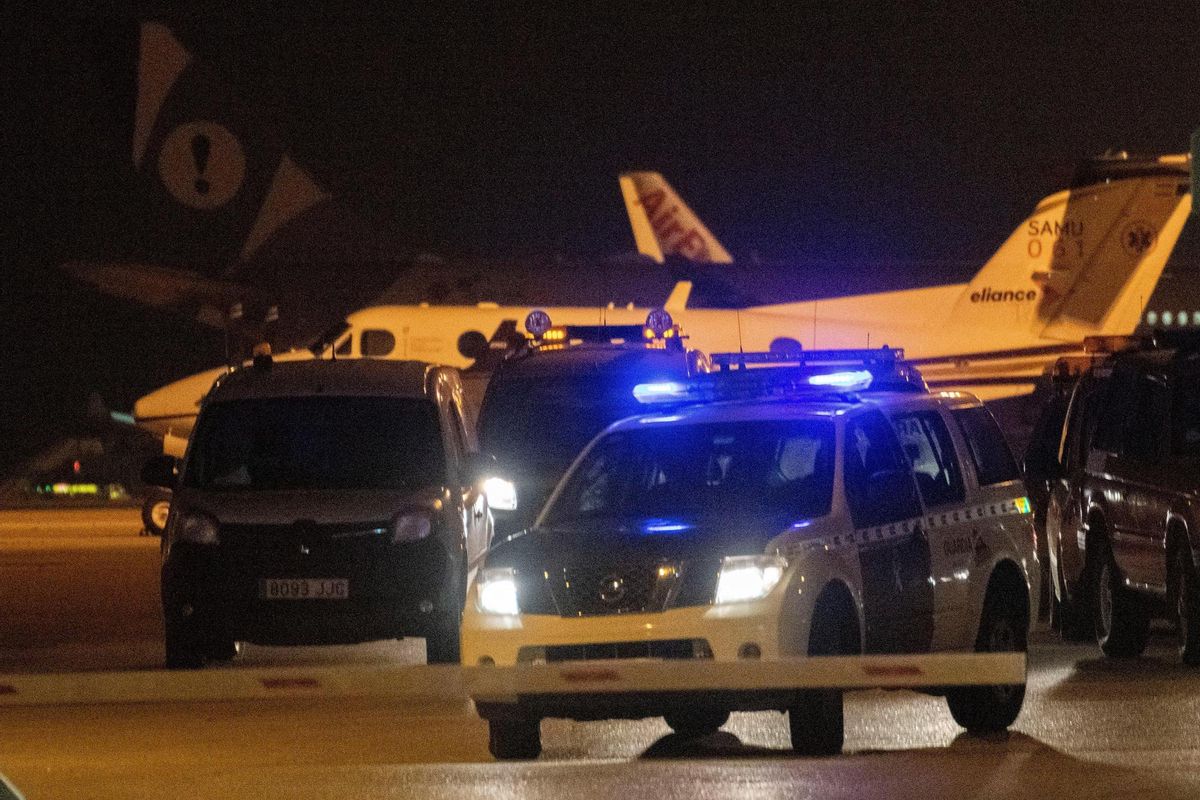 Cierra el aeropuerto de Palma por la presencia de pasajeros en las pistas Cierra el aeropuerto de Palma por la presencia de pasajeros en las pistas