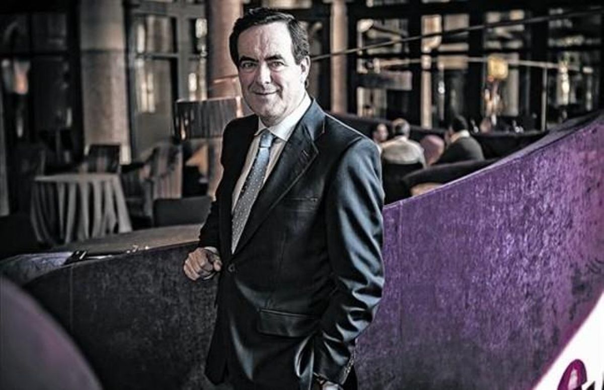 José Bono, minutos antes de la entrevista, el pasado jueves en el hotel Casa Fuster de Barcelona. José Bono, minutos antes de la entrevista, el pasado jueves en el hotel Casa Fuster de Barcelona.