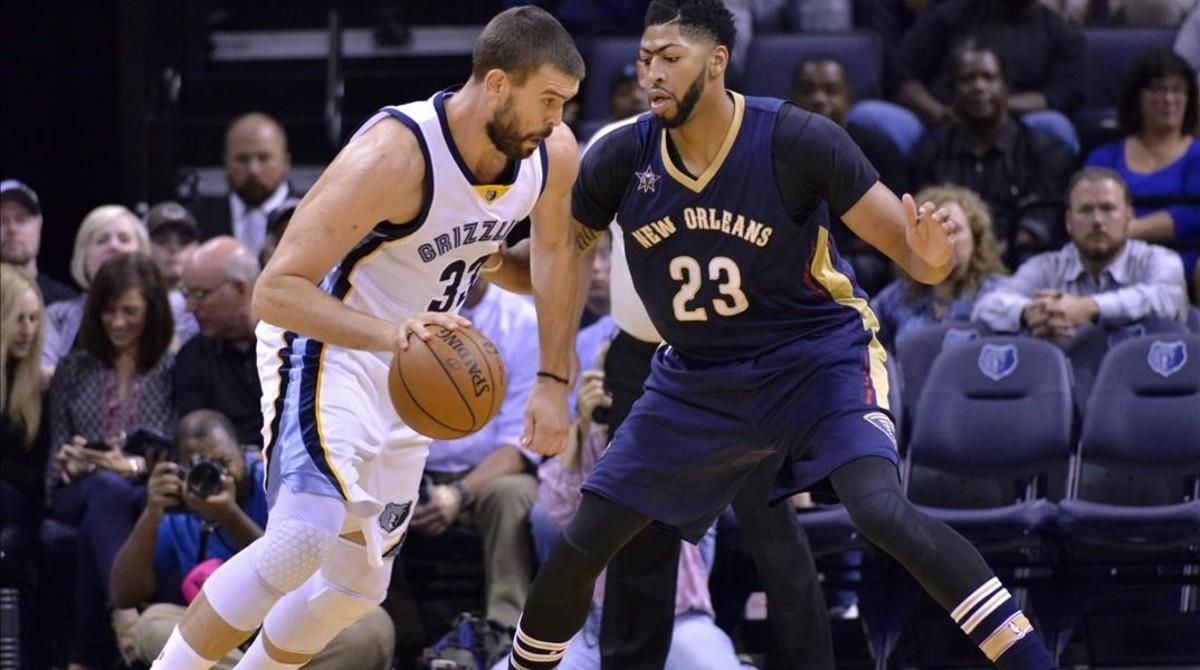 Marc Gasol consiguió el triple decisivo para la victoria ante Davis y los Pelicans. Marc Gasol consiguió el triple decisivo para la victoria ante Davis y los Pelicans.