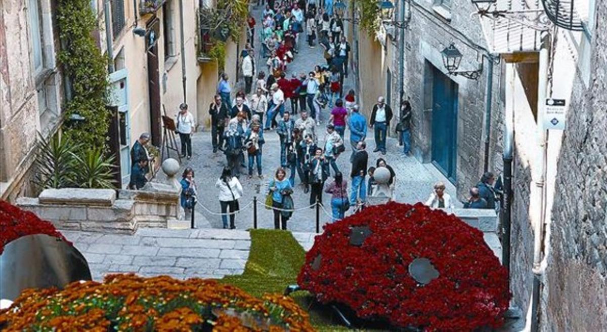 El centre històric de Girona ple de flors. 