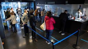 Les baixes laborals per covid es tripliquen en tres setmanes a Catalunya