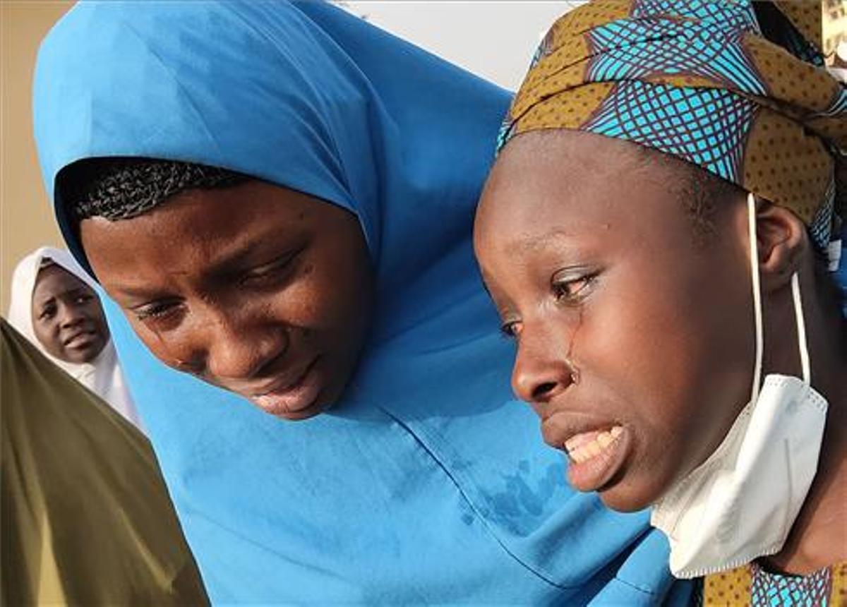 Caos i trets en la tornada amb les seves famílies de les nenes nigerianes segrestades