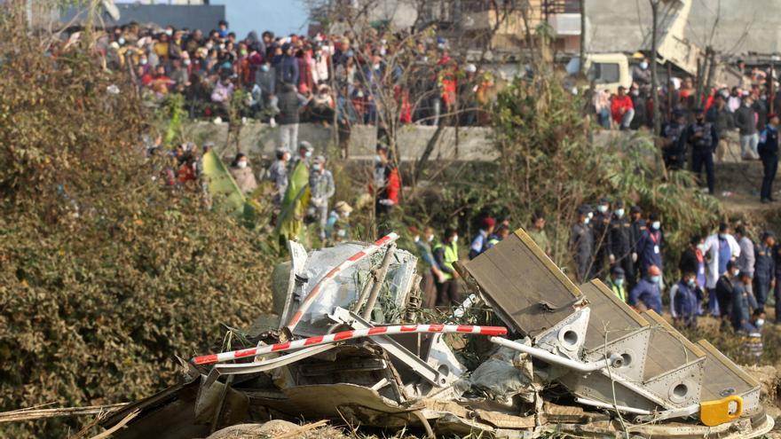 Un live streaming di Facebook mostra il momento in cui l’aereo si è schiantato in Nepal