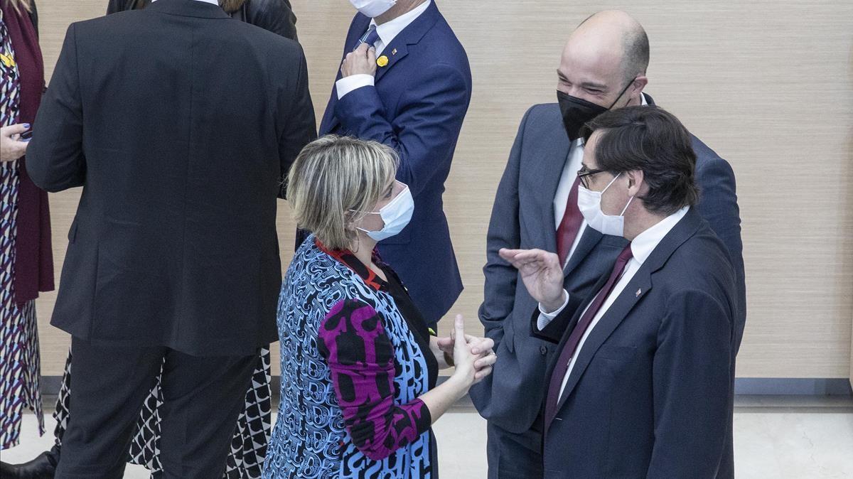 El líder del PSC, Salvador Illa, y la ’consellera’ de Salut, Alba Vergès, en el Parlament. El líder del PSC, Salvador Illa, y la ’consellera’ de Salut, Alba Vergès, en el Parlament.