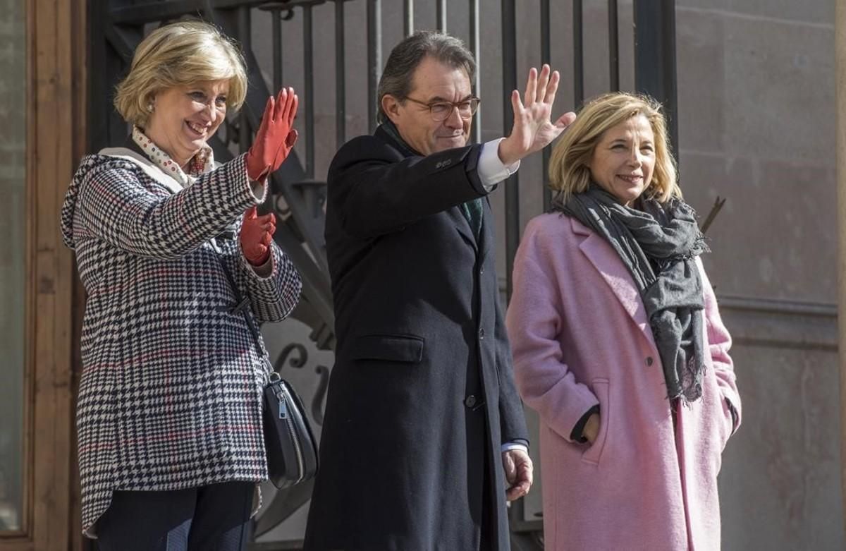 L’expresident Artur Mas, l’exvicepresidenta Joana Ortega i l’exconsellera d’Ensenyament Irene Rigau, després de declarar pel 9-N. L’expresident Artur Mas, l’exvicepresidenta Joana Ortega i l’exconsellera d’Ensenyament Irene Rigau, després de declarar pel 9-N.