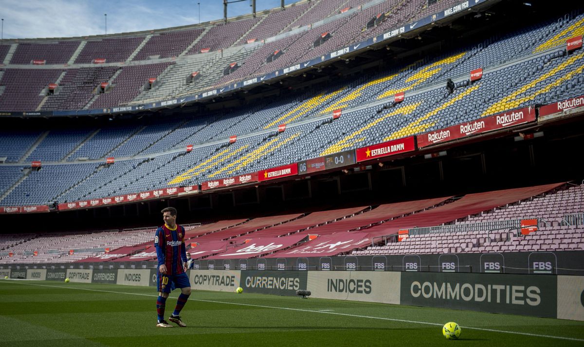 Leo Messi en un Camp Nou vacío durante el partido de liga contra el Celta, último de la temporada en el estadio Leo Messi en un Camp Nou vacío durante el partido de liga contra el Celta, último de la temporada en el estadio