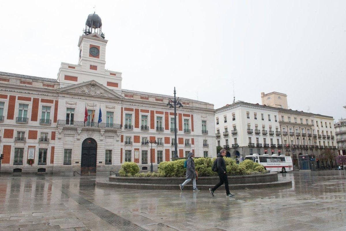 La Puerta del Sol de Madrid, vacía La Puerta del Sol de Madrid, vacía