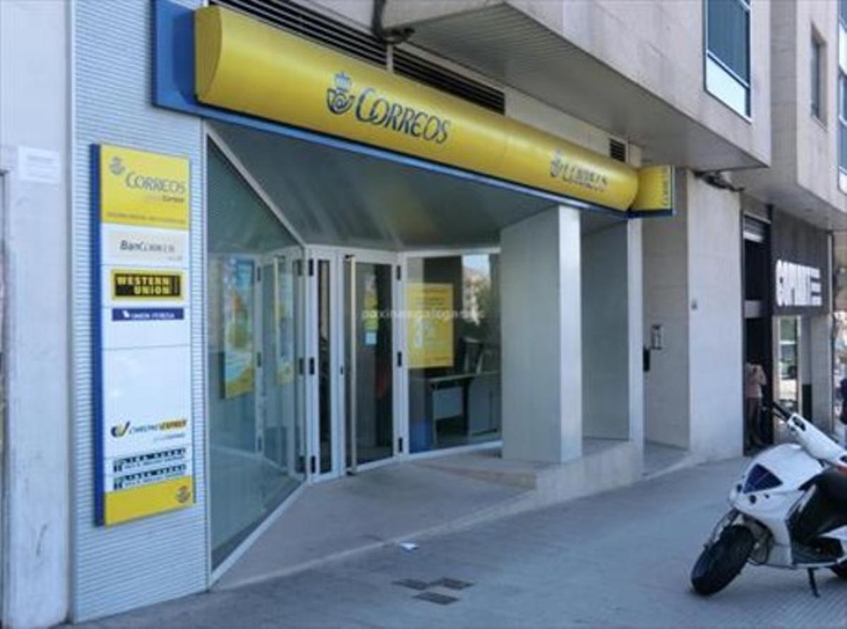 Casi medio millón de españoles aspiran a las 10.000 plazas en Correos