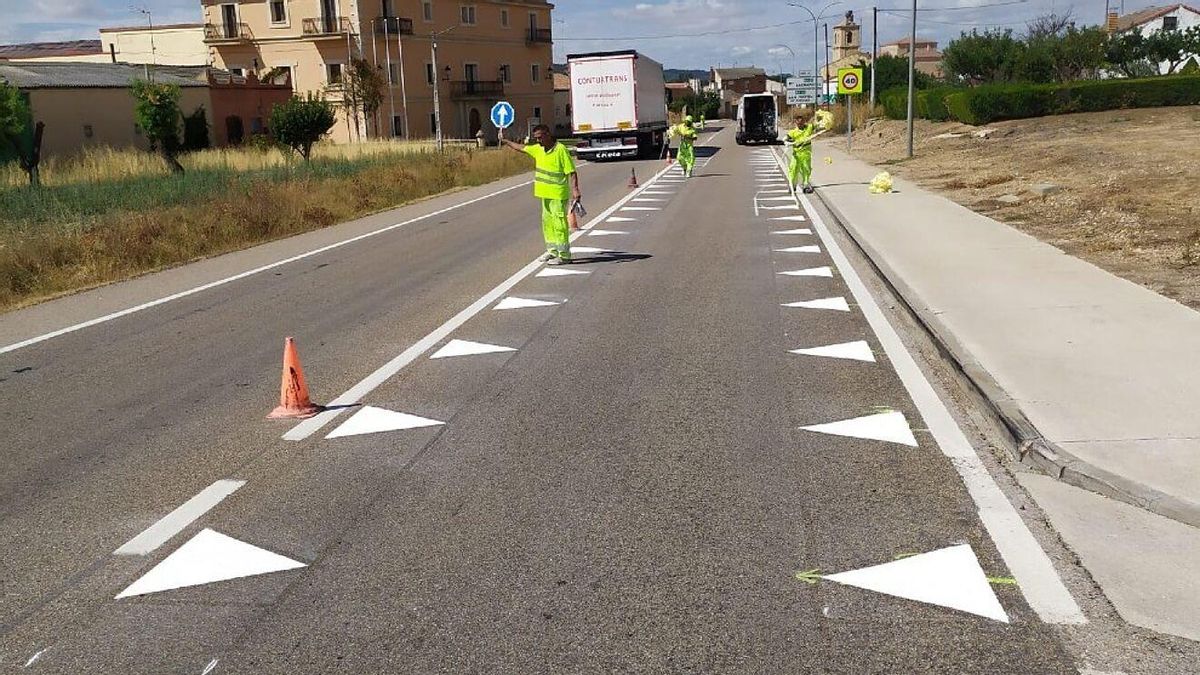 Qué son los ‘dientes de dragón’ que la DGT está pintando en las carreteras Qué son los ‘dientes de dragón’ que la DGT está pintando en las carreteras