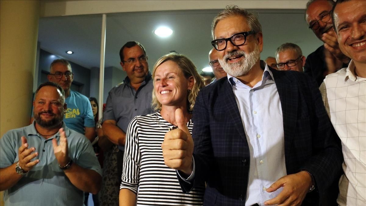 Àngel Larrosa celebra la victoria en las primarias. Àngel Larrosa celebra la victoria en las primarias.