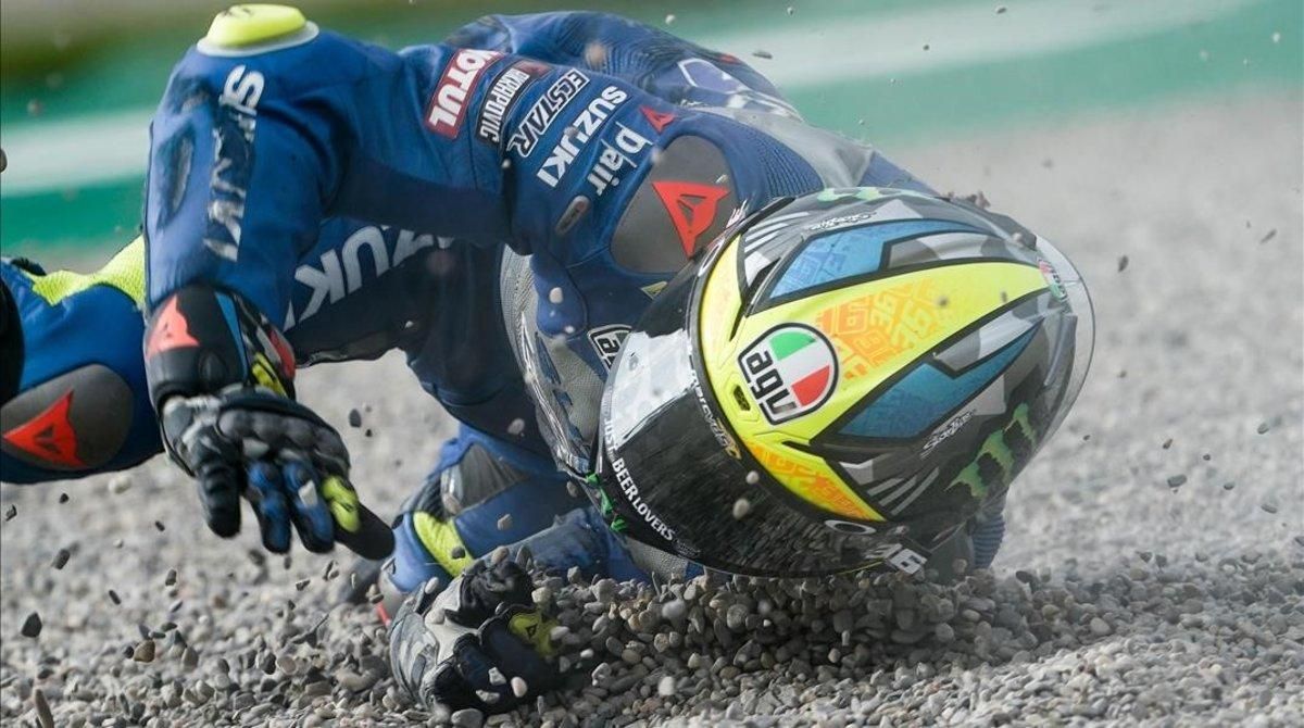 El mallorquín Joan Mir (Suzuki), gran favorito para ganar el Mundial de MotoGP este domingo, rodó ayer por los suelos en Valencia. El mallorquín Joan Mir (Suzuki), gran favorito para ganar el Mundial de MotoGP este domingo, rodó ayer por los suelos en Valencia.