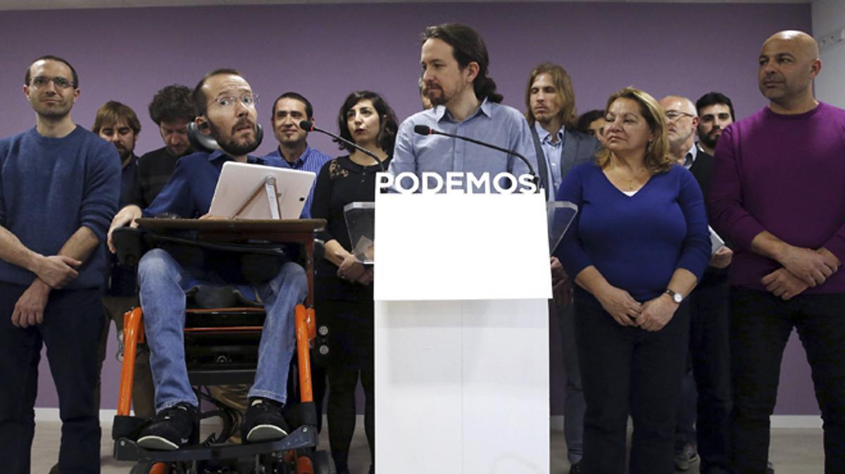 Iglesias propone al líder en Aragón, de corriente anticapitalista, para sustituir al destituido Pascual.
