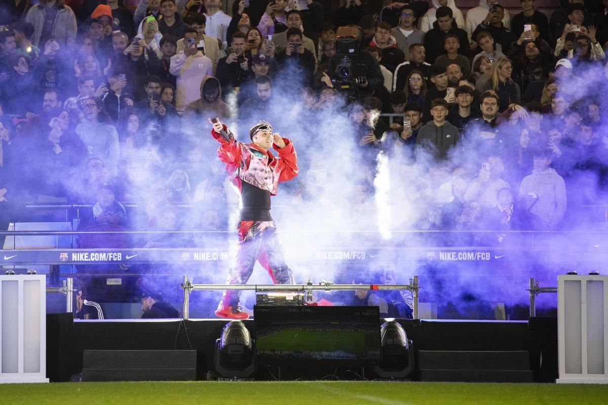 BARCELONA, 26/03/2023.- Actuación del artista argentino Tiago PZK previa a la final del evento de la Kings League, una competición de Fútbol 7 transmitida en su totalidad por streaming que se celebra este domingo ante más de 90.000 espectadores en el Spotify Camp Nou, en Barcelona. EFE/Marta Pérez BARCELONA, 26/03/2023.- Actuación del artista argentino Tiago PZK previa a la final del evento de la Kings League, una competición de Fútbol 7 transmitida en su totalidad por streaming que se celebra este domingo ante más de 90.000 espectadores en el Spotify Camp Nou, en Barcelona. EFE/Marta Pérez