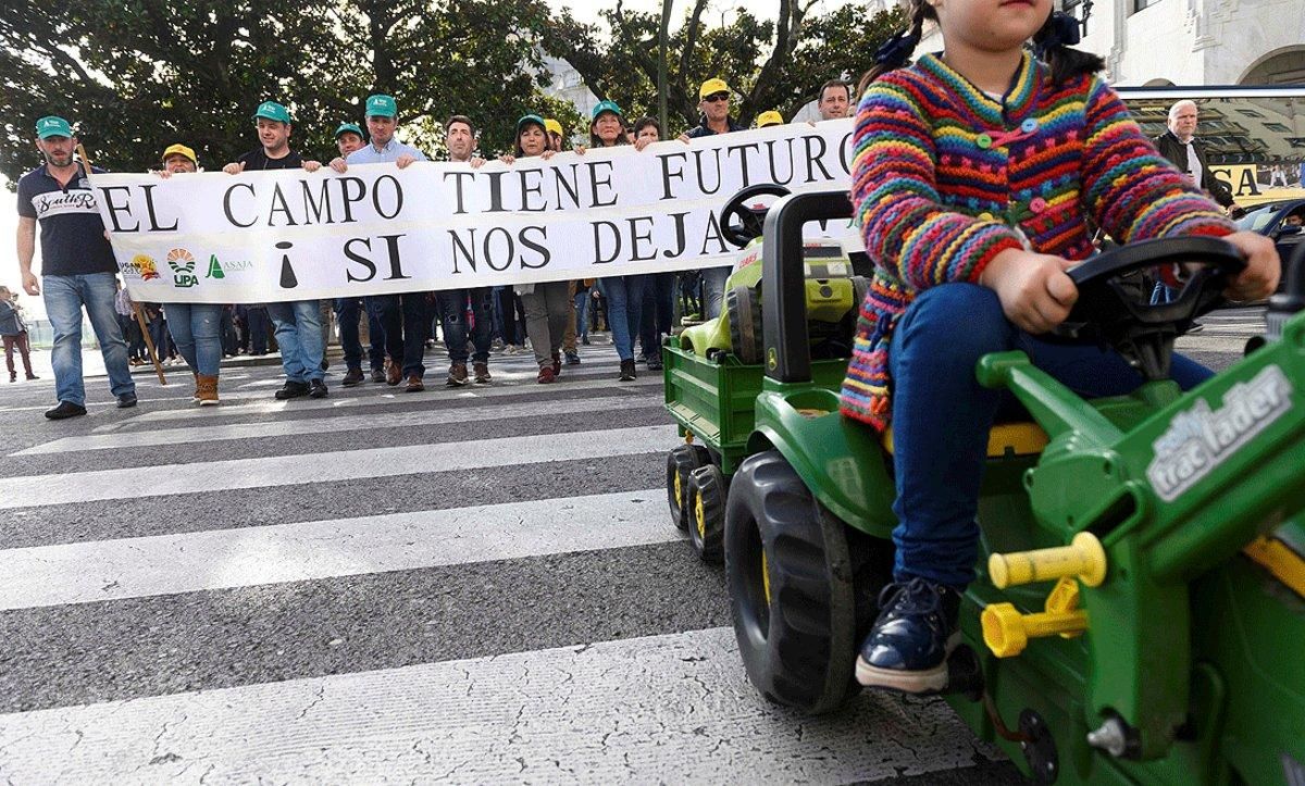 Manifestación de agricultores y ganaderos en Santander, el lunes 3 de febrero. Manifestación de agricultores y ganaderos en Santander, el lunes 3 de febrero.