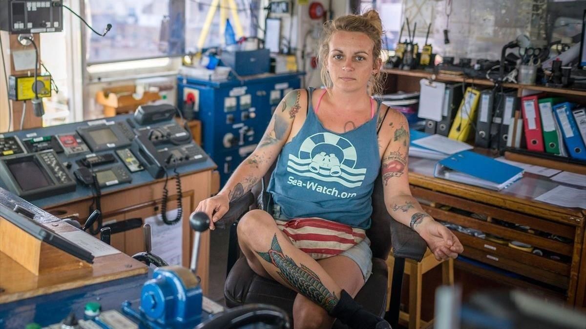 Pia Klemp, la capitana del barco. Pia Klemp, la capitana del barco.