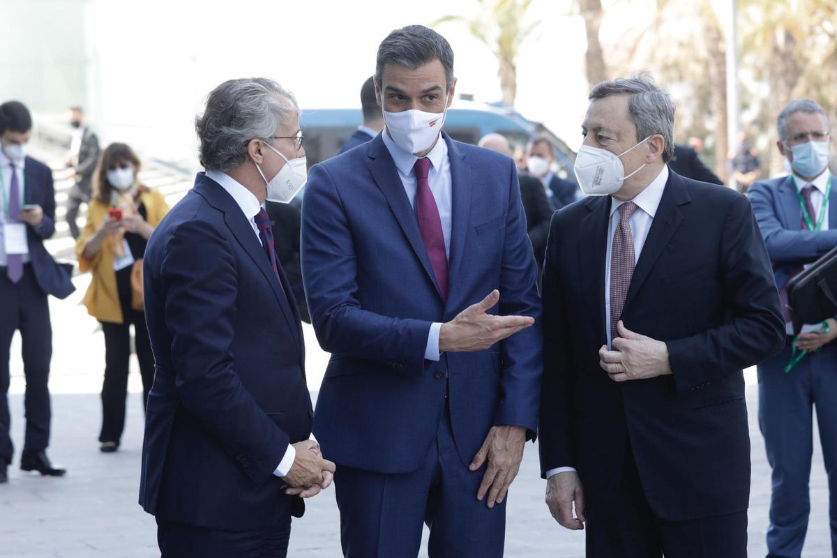 Pedro Sánchez y Faus y Mario Draghi en el cercle d’economia Pedro Sánchez y Faus y Mario Draghi en el cercle d’economia