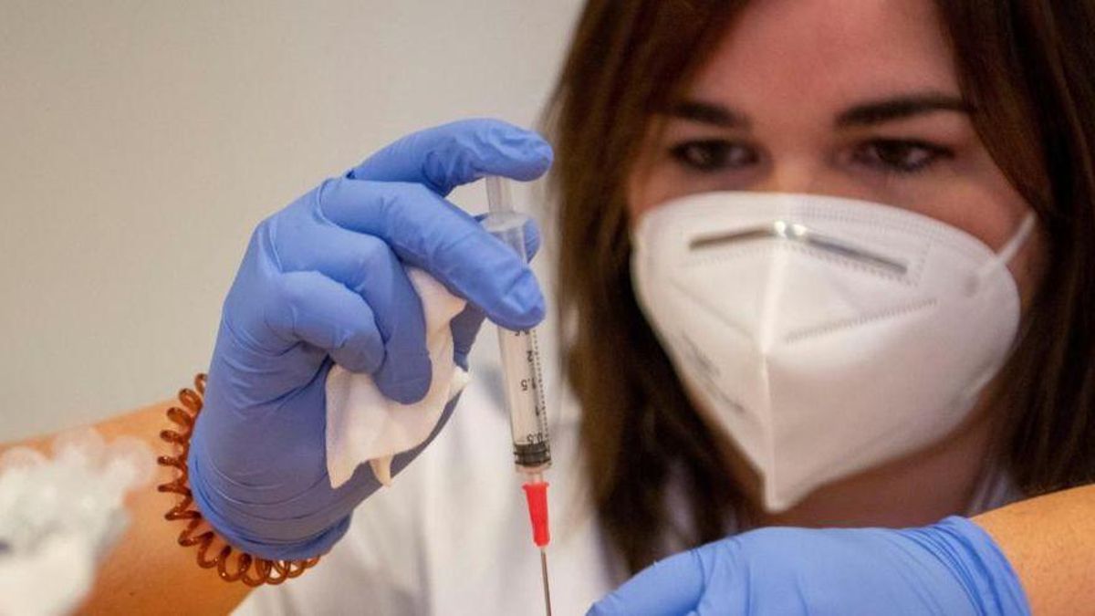 Más de la mitad de españoles no cree que se vuelva a la vida normal con las vacunas Más de la mitad de españoles no cree que se vuelva a la vida normal con las vacunas