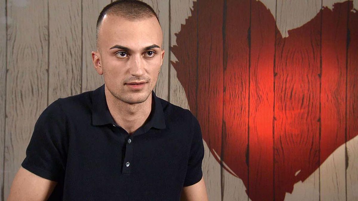 La cita de un alcalde de 21 años en 'First Dates': "Me veo quitándole el puesto a Pedro Sánchez" La cita de un alcalde de 21 años en 'First Dates': "Me veo quitándole el puesto a Pedro Sánchez"