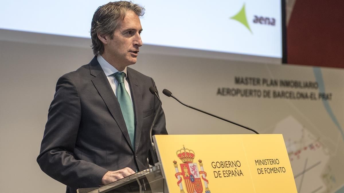 El ministro de Fomento, Ínigo de la Serna, presenta el masterplan inmobiliario del Aeropuerto de Barcelona. El ministro de Fomento, Ínigo de la Serna, presenta el masterplan inmobiliario del Aeropuerto de Barcelona.