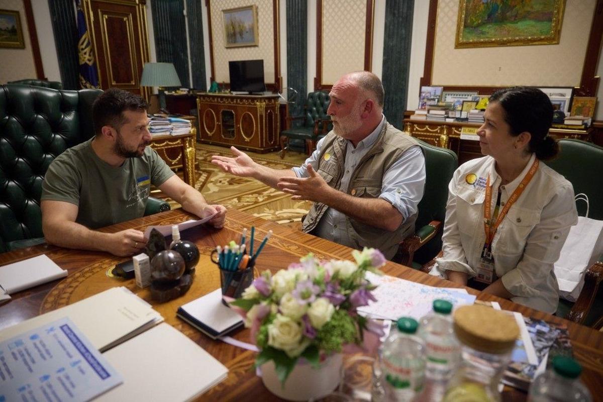 Zelenski agradece personalmente al chef José Andrés su trabajo en Ucrania