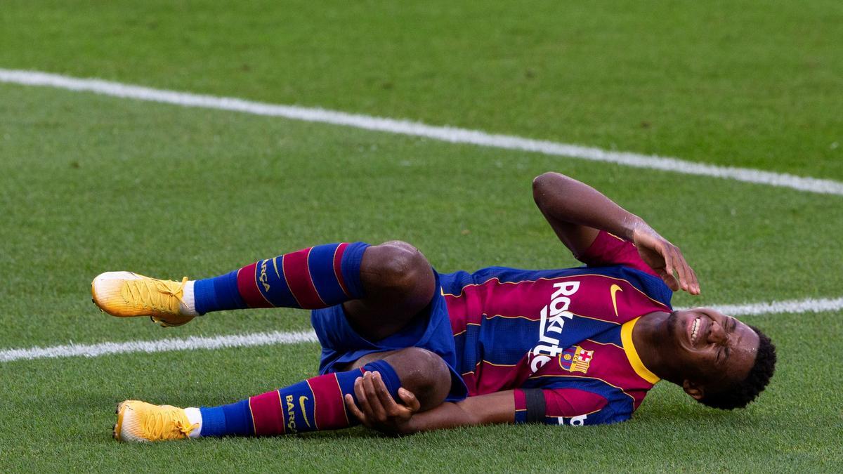 Fati, dolorido, se queja de la rodilla tras la entrada de Mandi en el Barça-Betis de noviembre..