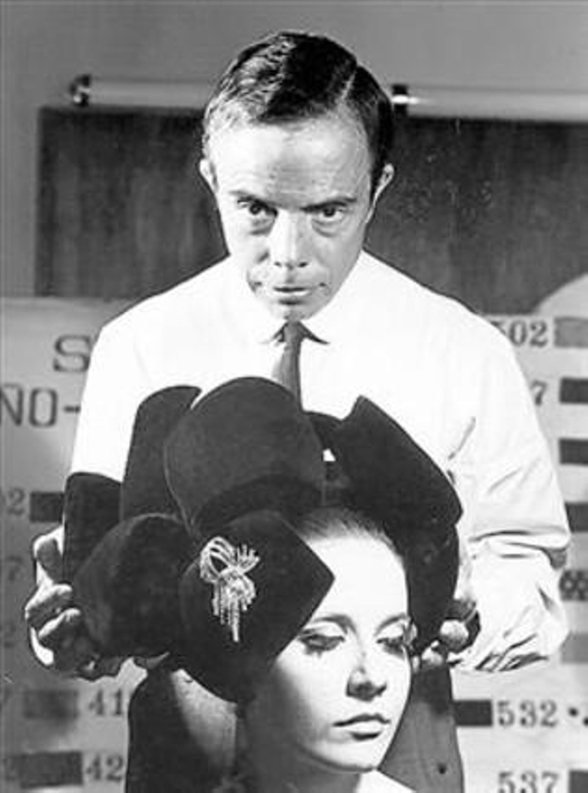 COMPARTIDO 31. El Rey con la Reina luciendo el traje de novia de Pertegaz. 2. Con Bibis Salisachs, en el ’atelier’ del modisto. 3. Retrato del creador. 4. El diseñador con Bianca, una de sus modelos, en 1965. 5. Uno de los vestidos de Pertegaz. 6. Laura Ponte, con el vestido que llevó Salomé en Eurovisión. COMPARTIDO 31. El Rey con la Reina luciendo el traje de novia de Pertegaz. 2. Con Bibis Salisachs, en el ’atelier’ del modisto. 3. Retrato del creador. 4. El diseñador con Bianca, una de sus modelos, en 1965. 5. Uno de los vestidos de Pertegaz. 6. Laura Ponte, con el vestido que llevó Salomé en Eurovisión.