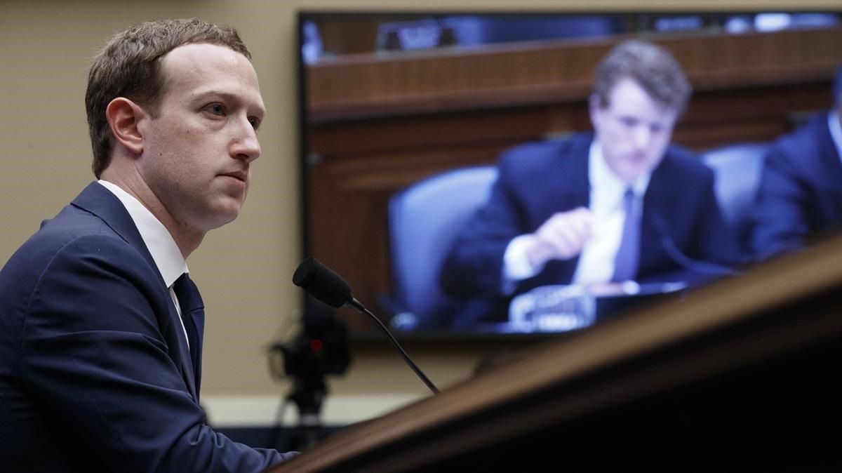 Mark Zuckerberg, fundador y presidente de Facebook, ante el Congreso de EEUU Mark Zuckerberg, fundador y presidente de Facebook, ante el Congreso de EEUU