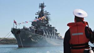 El crucero misilístico ’Moskva’, antes del ataque de Ucrania, en el puerto de Sebastopol.