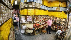 La Casa de les Sabatilles: una altra botiga emblemàtica de Barcelona que abaixa la persiana