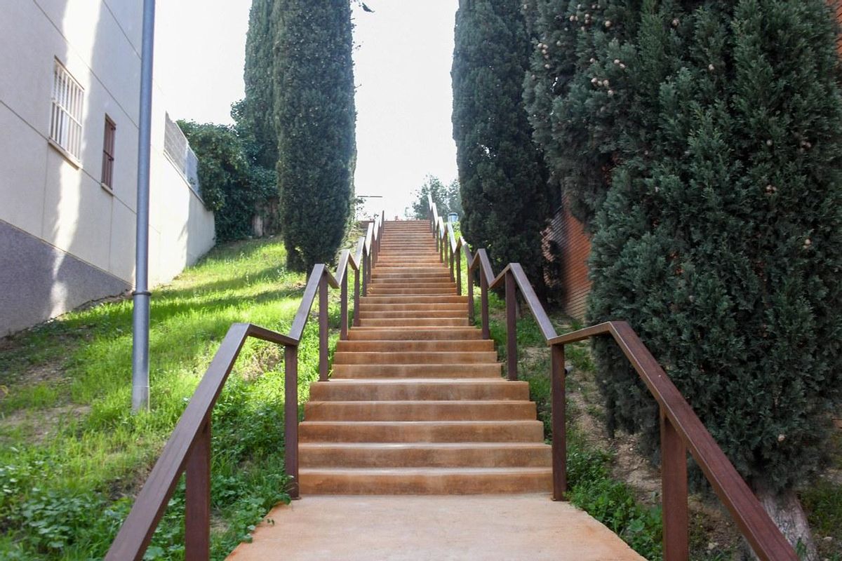 Uno de los dos tramos de escaleras que se han intervenido Uno de los dos tramos de escaleras que se han intervenido