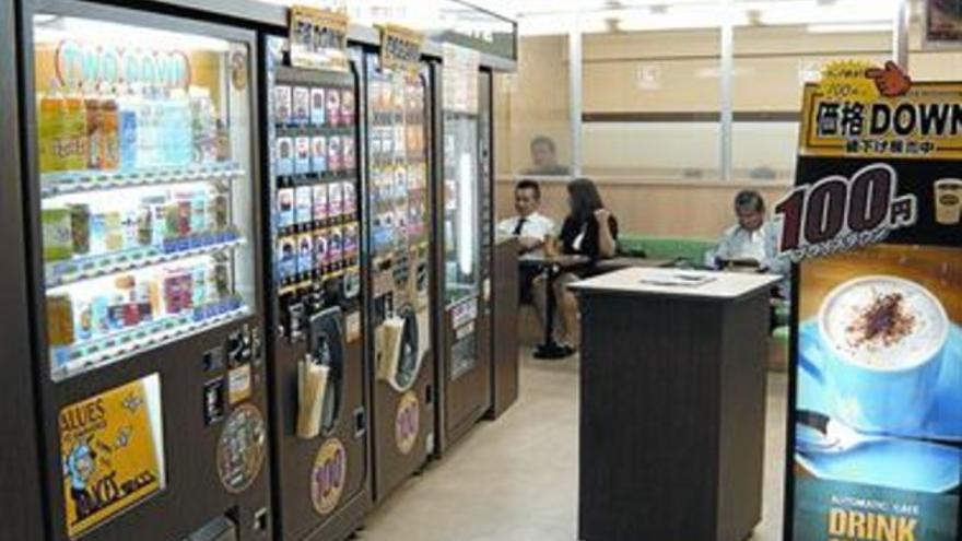 La crisis impulsa en Japón un modelo de cafetería de autoservicio que  resulta mucho más barato