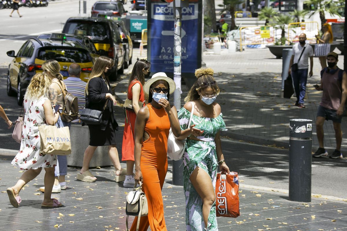 Turistas en el centro de Barcelona, este miércoles. Turistas en el centro de Barcelona, este miércoles.