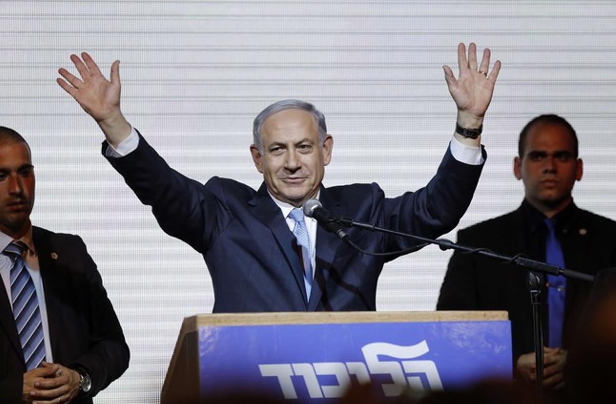 Binyamin Netanyahu celebra su triunfo, en la sede del partido en Tel-Aviv, esta madrugada.