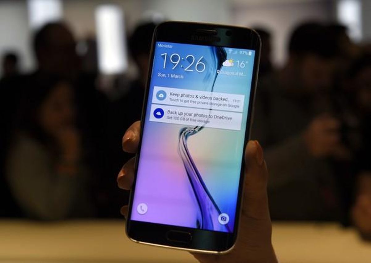 El Samsung Galaxy S6 Edge ha sido presentado este domingo en el MWC El Samsung Galaxy S6 Edge ha sido presentado este domingo en el MWC