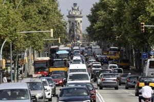 Embotellamiento de tráfico en la Gran Via barcelonesa.
